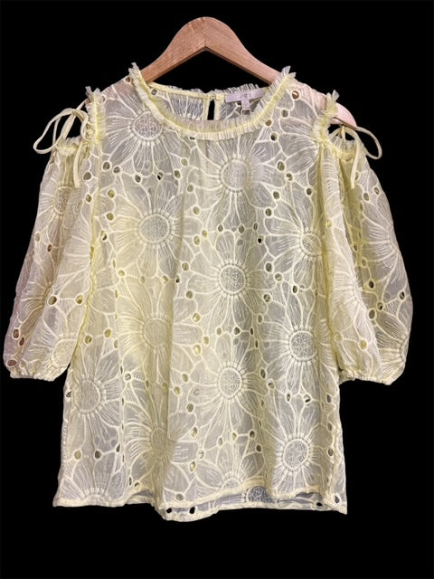 OPEN SHOULDER HOLE FLORAL TOP