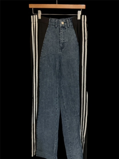 JEANS WITH SIDE LINES